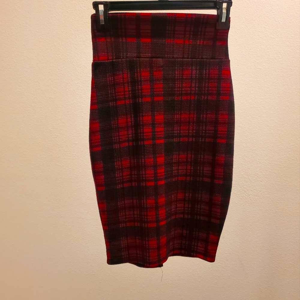 Stretchy wiggle pencil skirt